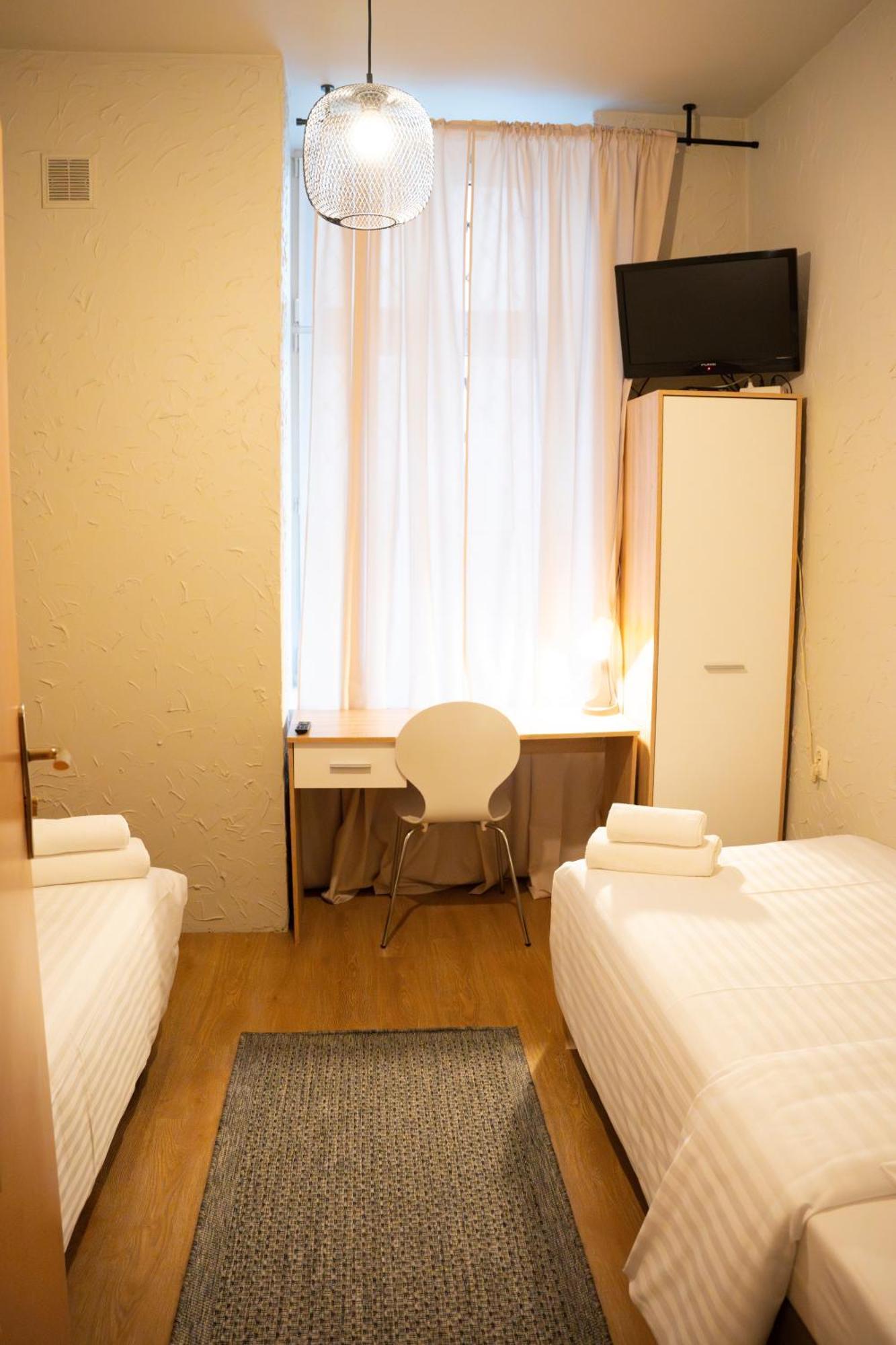 Hotelik Relax H360 Lodz  Ngoại thất bức ảnh